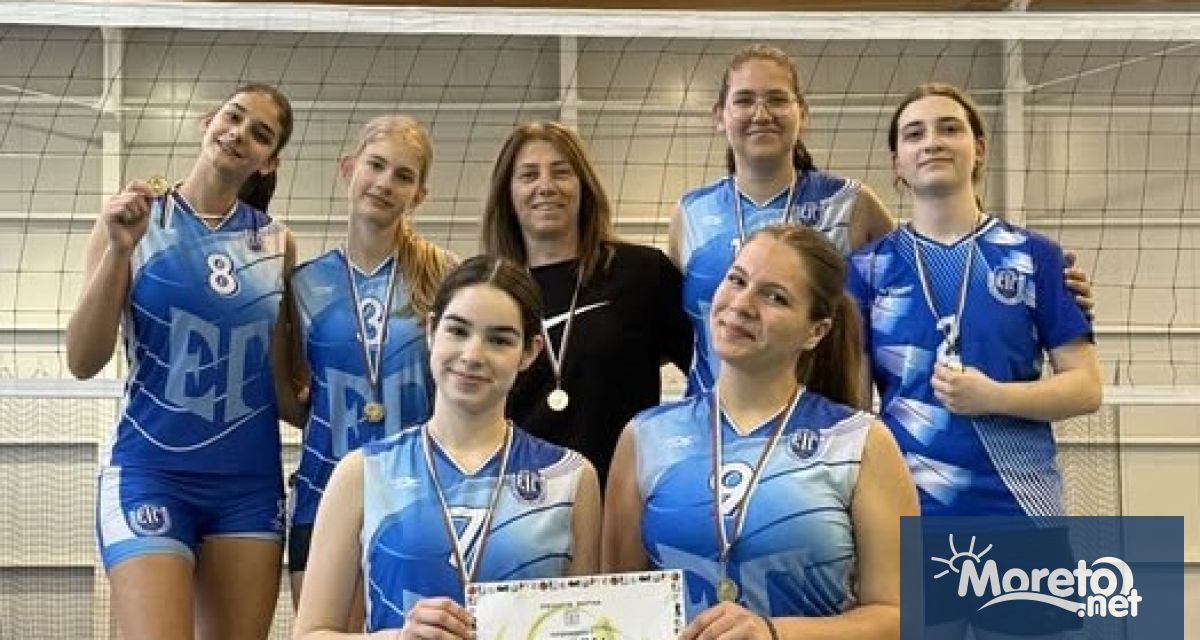 Отборът на Първа езикова гимназия девойки XI XII клас отново триумфира