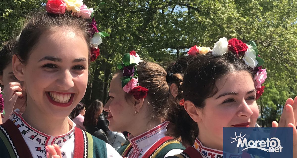 Над 300 прекрасни млади изпълнители танцьори и певци от