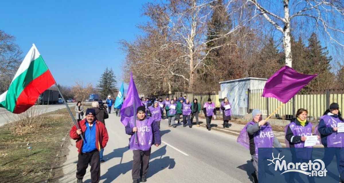 Работниците и служителите във военния завод Терем Хан Крум в Търговище