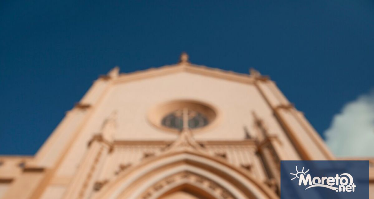 Църквата на Гърция се готви да подаде молба за банков