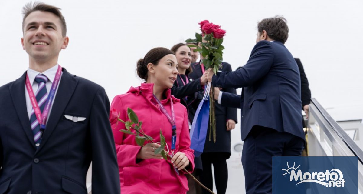Първият полет от Абу Даби бе посрещнат тържествено на Летище