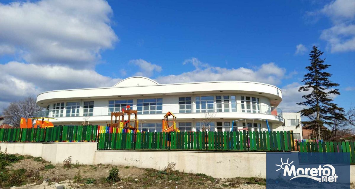 Обществената поръчка за обзавеждане и оборудването на новата детска градина