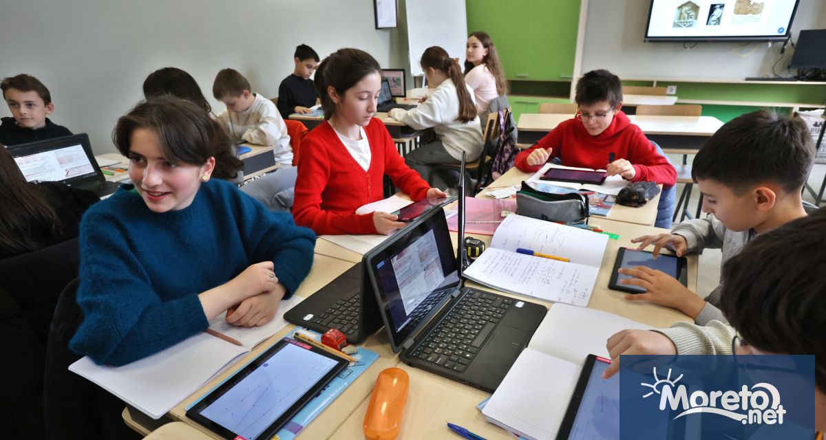 Към момента близо 100 училищни STEM центъра които се изграждат