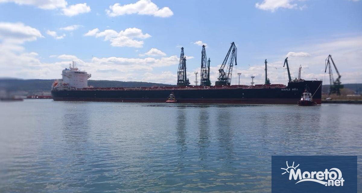 Един от най големите товарни кораби в света за първи път