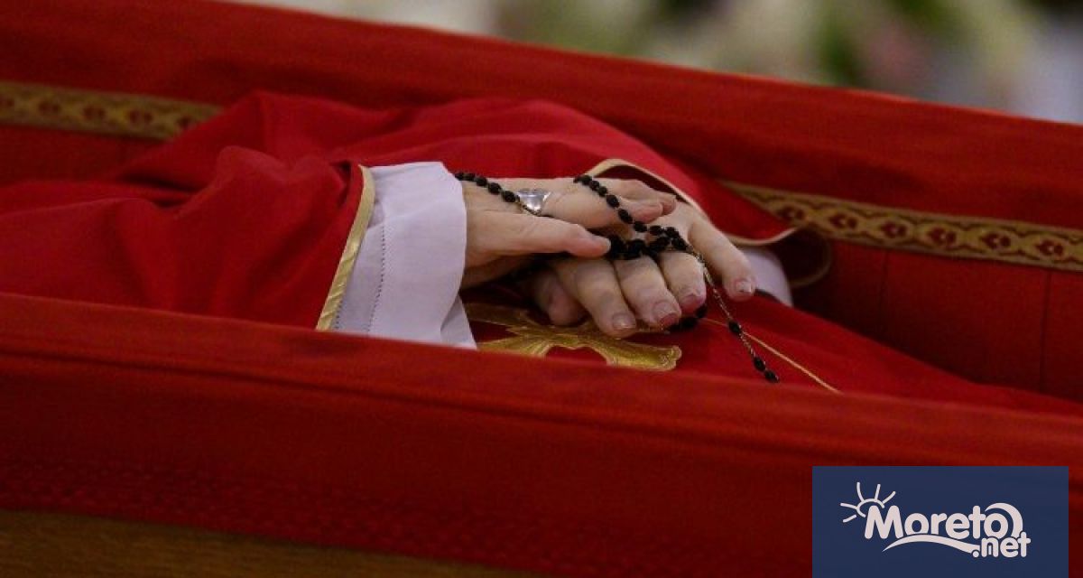 Държавни глави премиери монарси и 130 чужди делегации са потвърдили