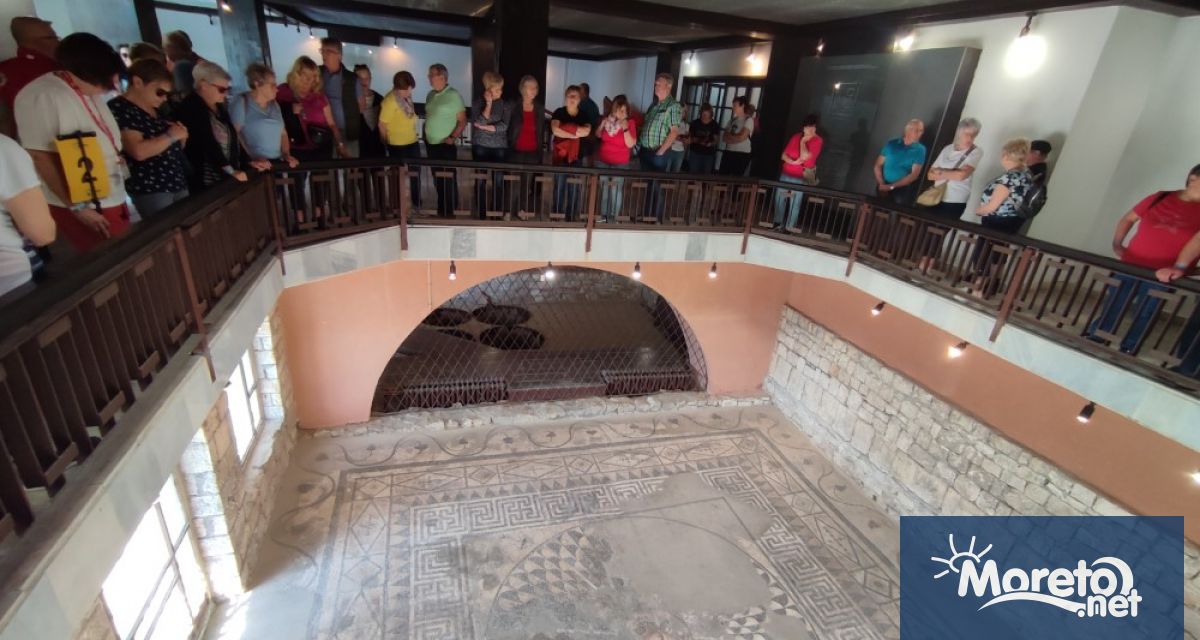 150 австрийски пенсионери дадоха символичен старт на туристически сезон 2025