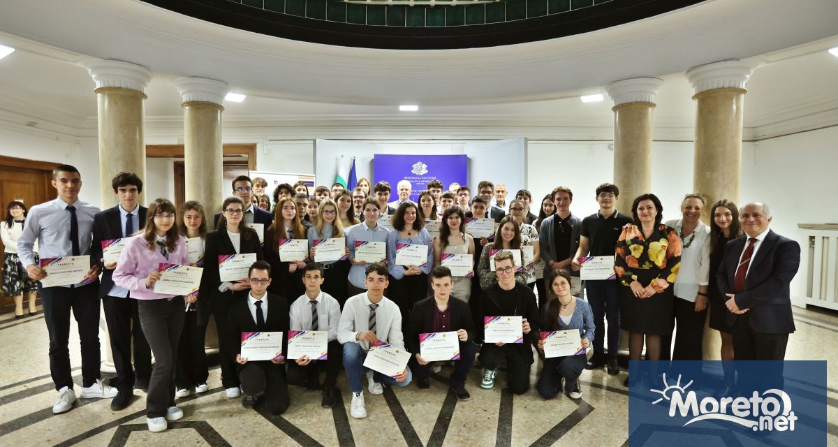 Талантливи ученици бяха наградени за разработването на научни проекти които