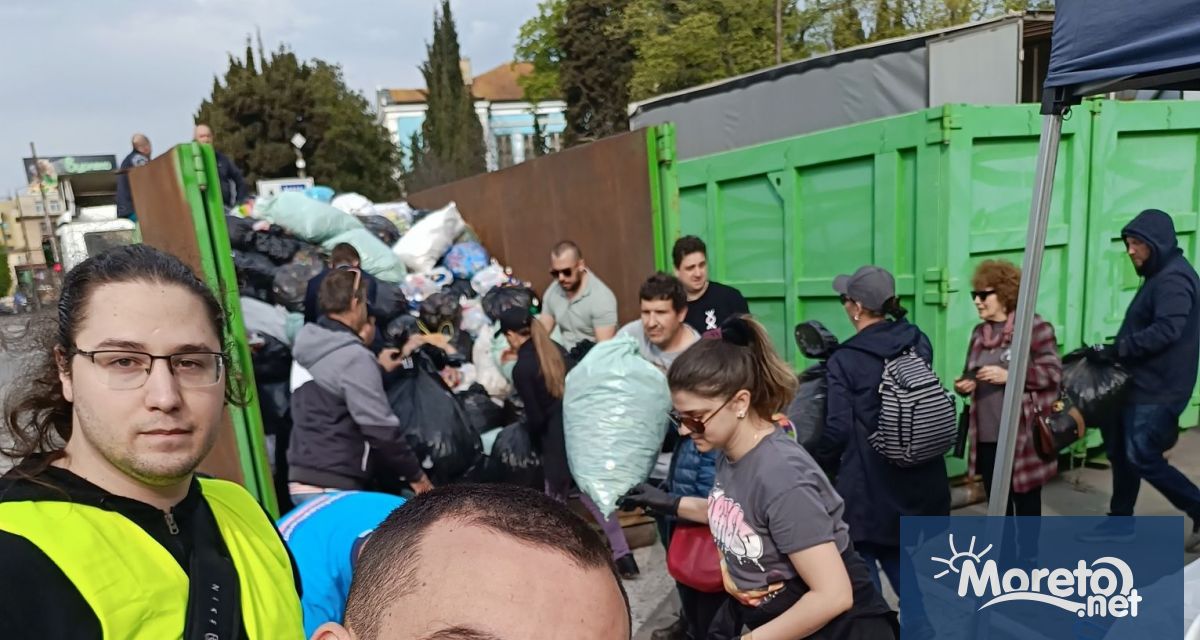 В днешния 26 април до 14 00 ч пред катедралния храм