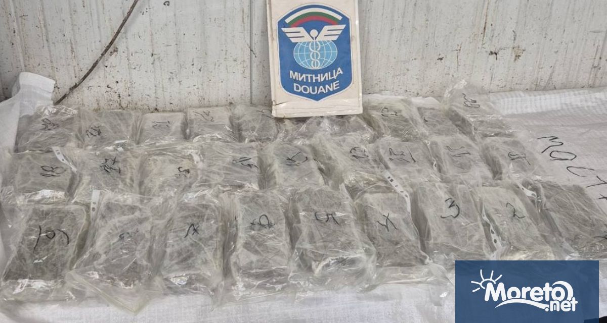 Сериозно количество марихуана в резервоара на лек автомобил откриха митническите