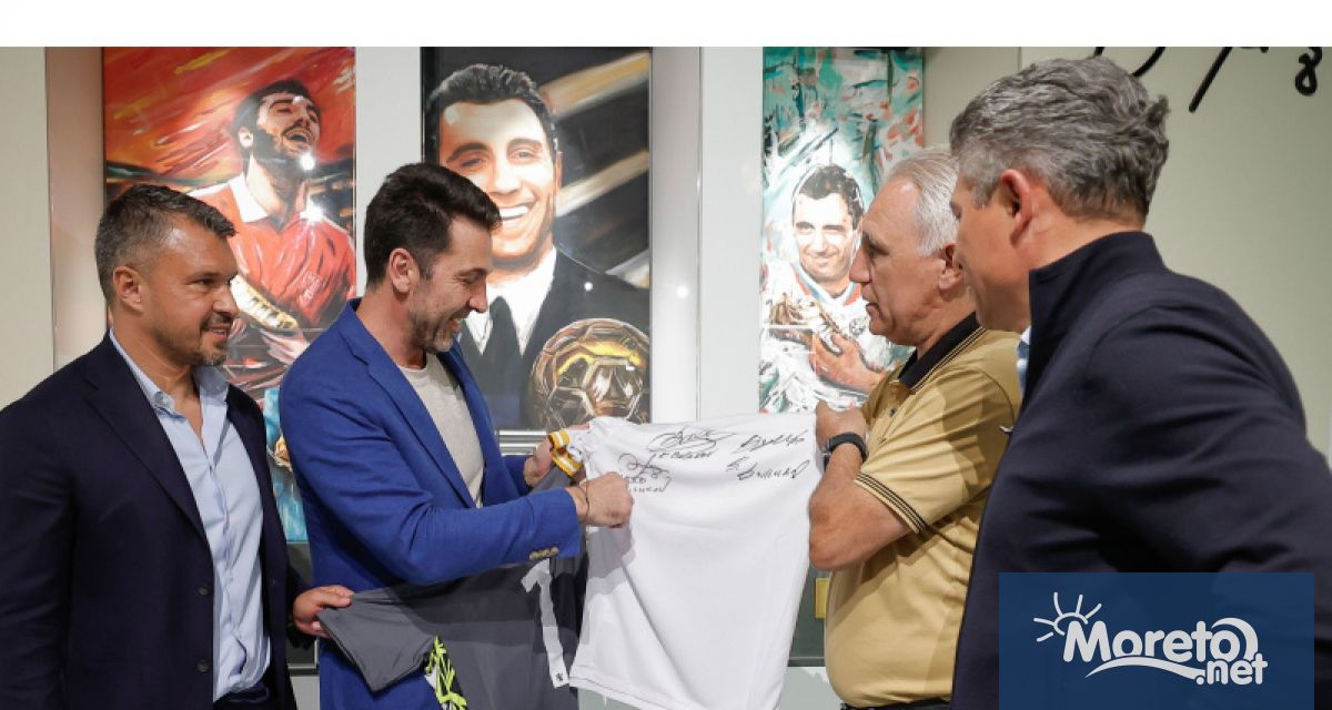 Легендата на италианския футбол Джанлуиджи Буфон получи фланелка на националния