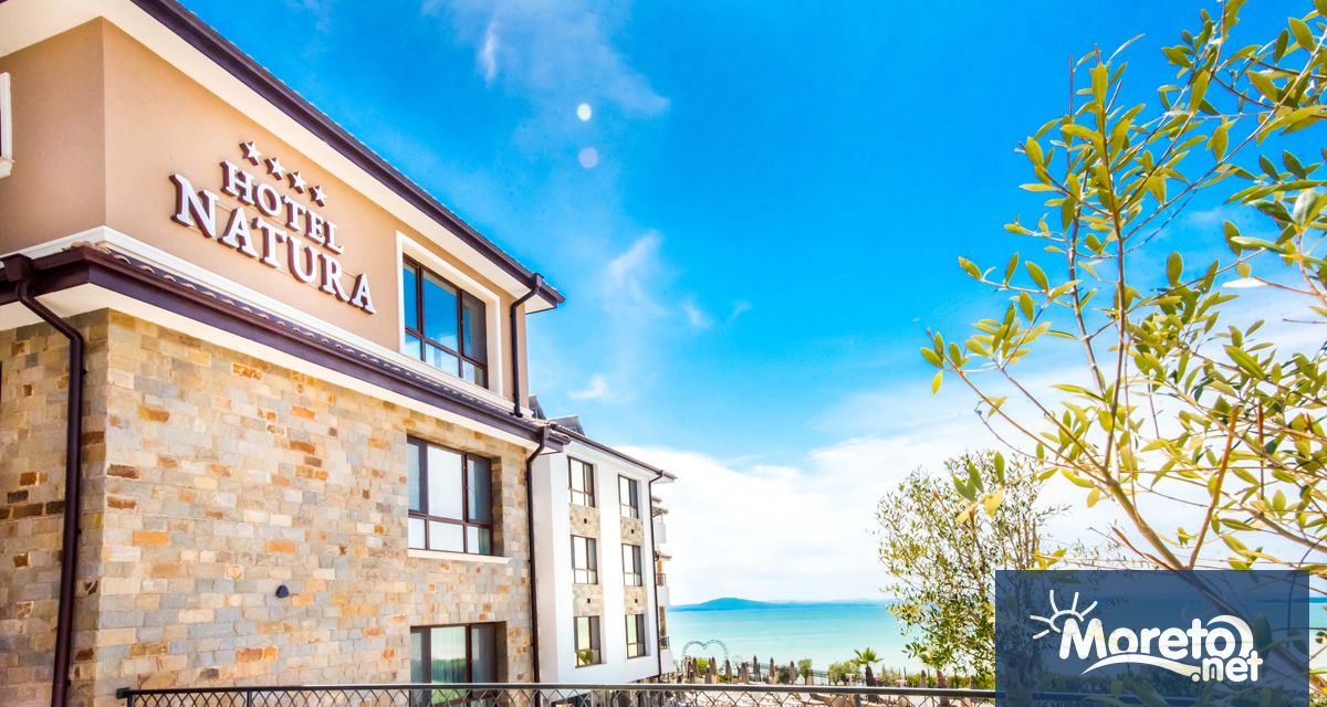 Разположен само на 100 метра от плажа в живописния квартал