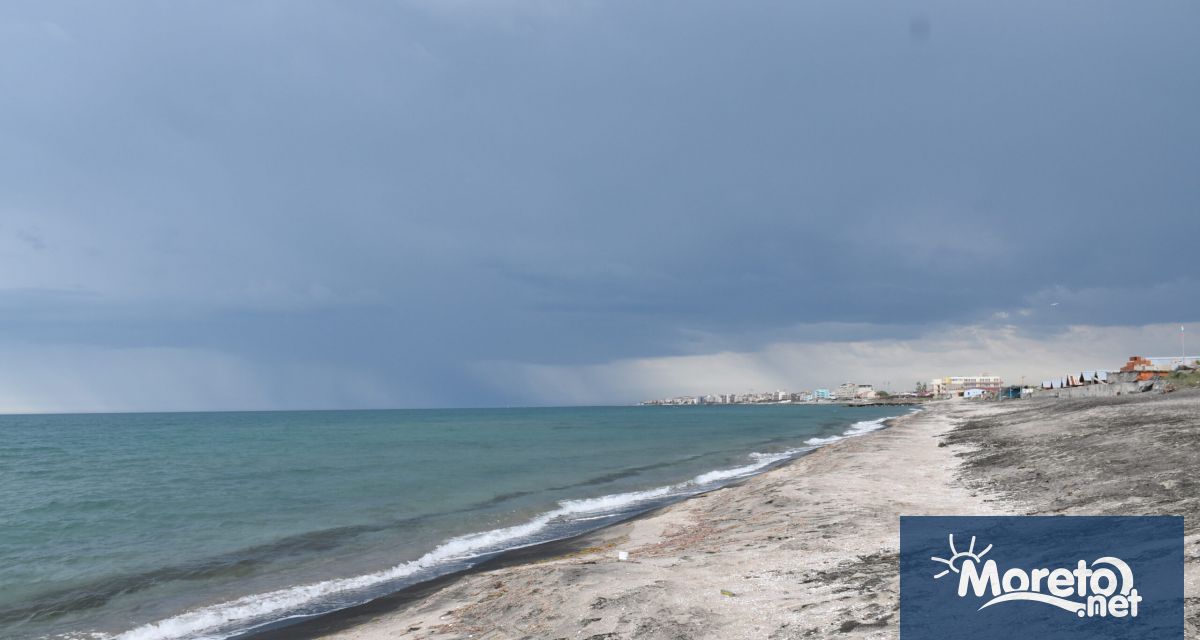 На плаж Поморийска пясъчна коса е установено наличие на единично