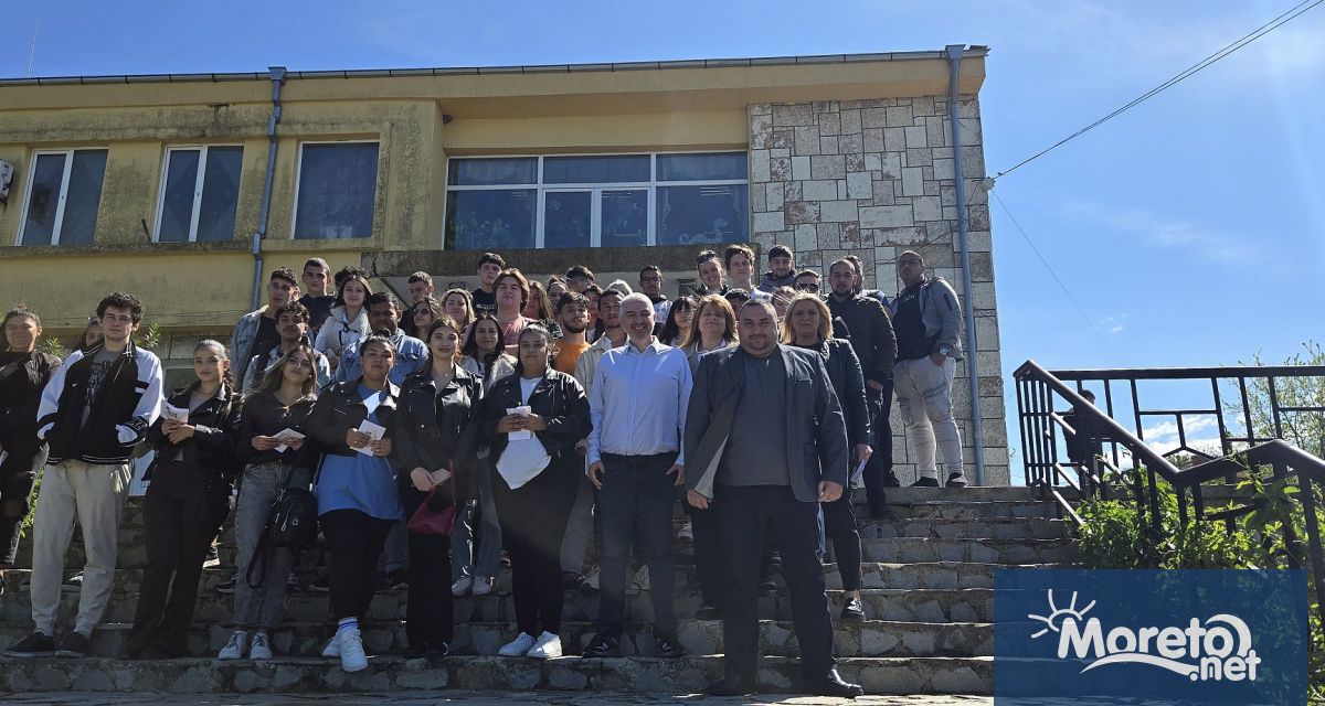 72 абитуриенти от випуск 2025 г с постоянен адрес на