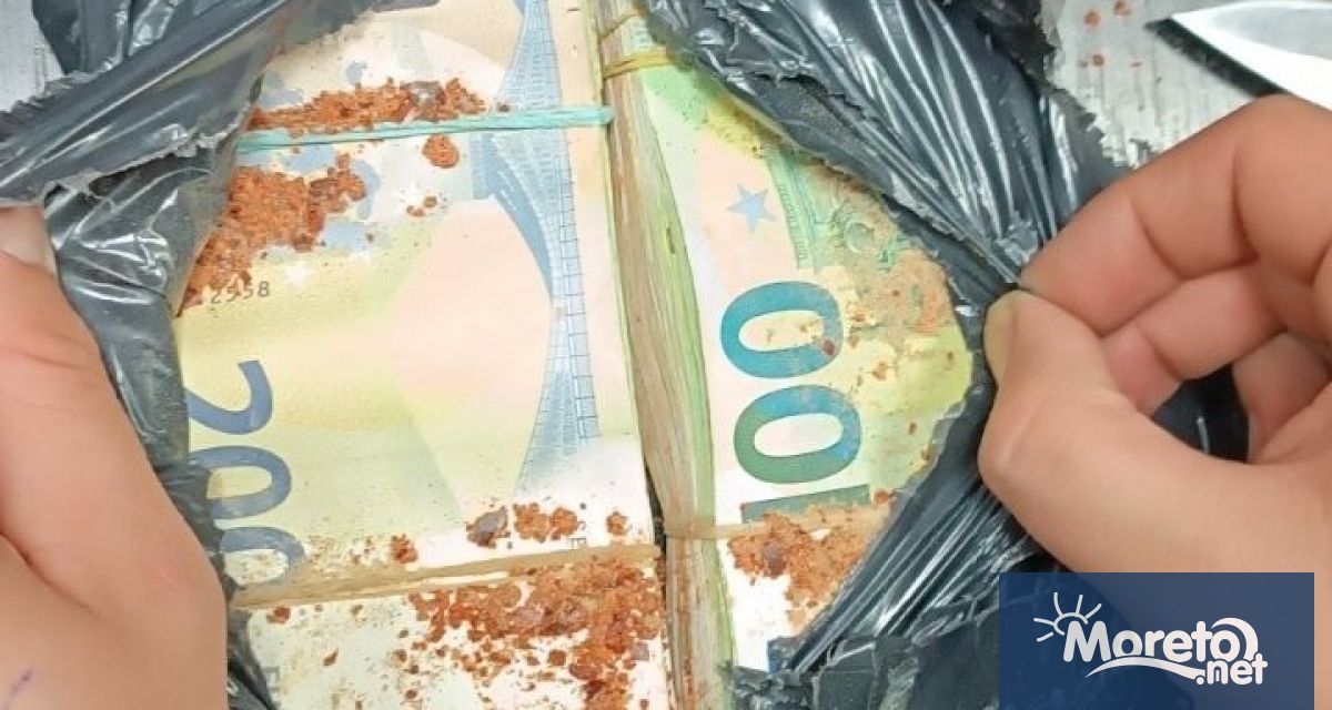 Недекларирана парична сума в размер на 128 050 евро беше