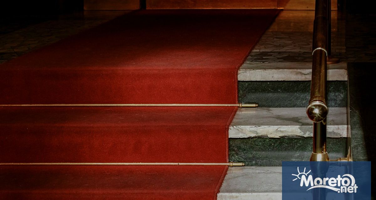 Близо 400 артисти и представители на филмовата индустрия – включително