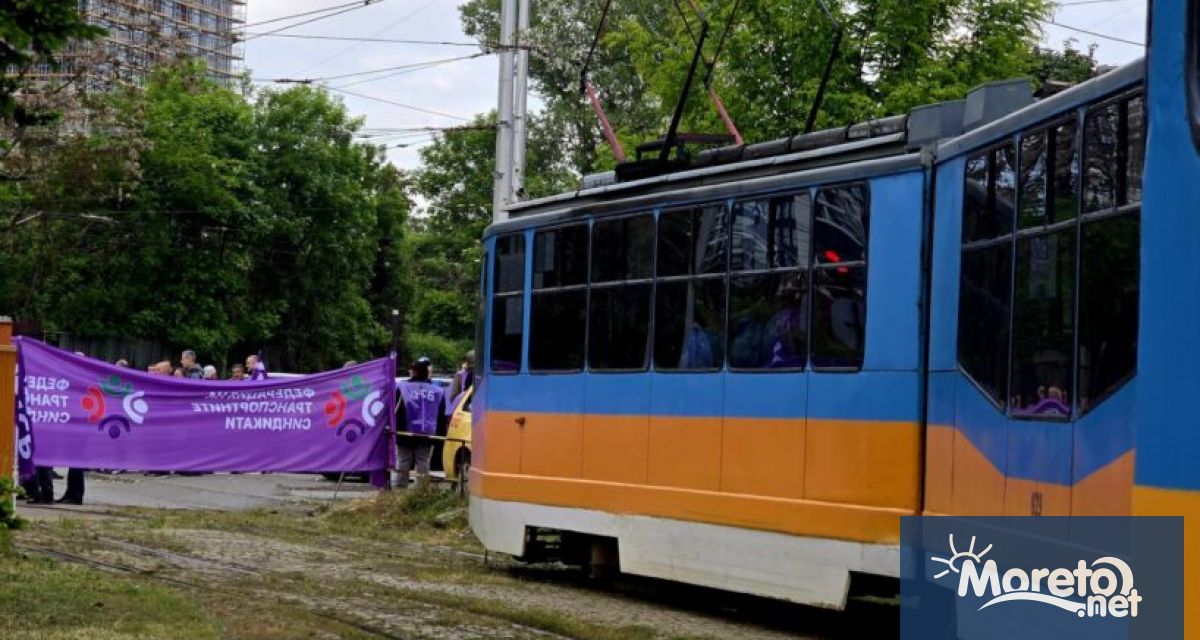 Протестът на служителите в градския транспорт в София продължава и