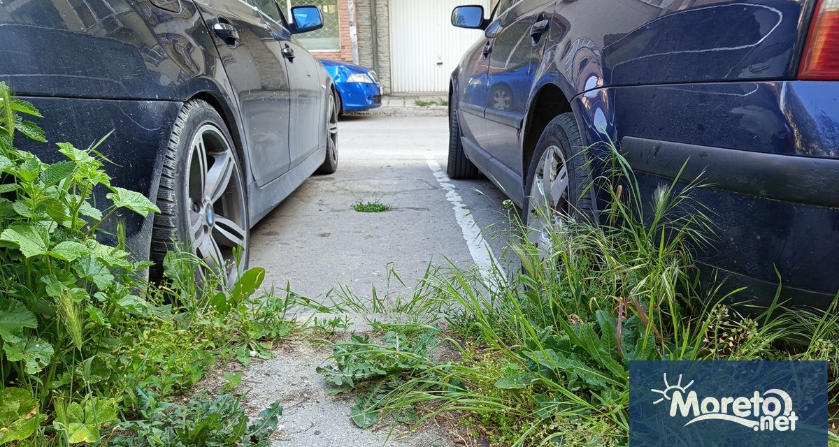 Разчистването на излезли от употреба автомобили зарязани по варненските улици