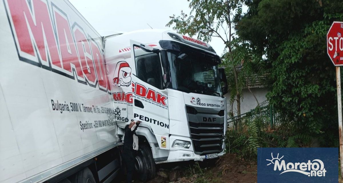 Tежкотоварен автомобил е връхлетял бензиностанция в село Радомирци област Плевен