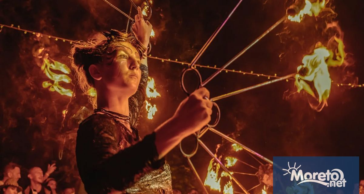 Парад на улични артисти на кокили и огнедишащ дракон ще