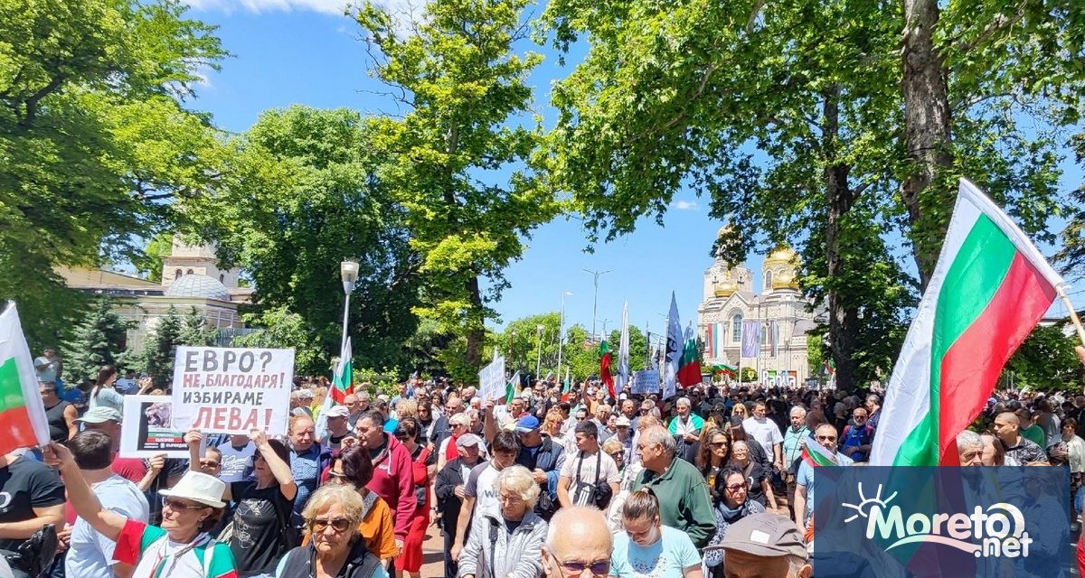 Хиляди граждани излязоха на протест във Варна с искане за