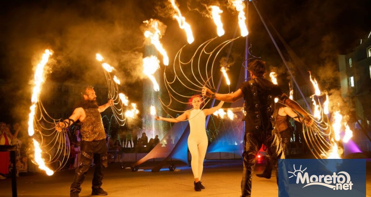 Снощи в Драматичeн театър Стоян Бъчваров бе открито 33 ото издание