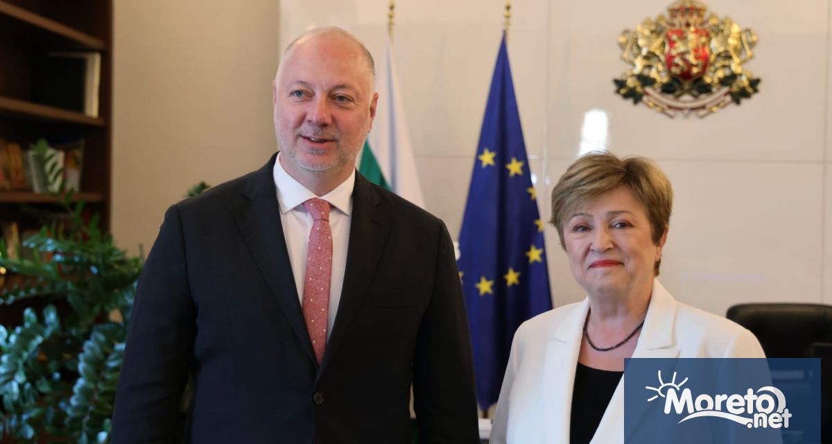 В момента сме в навечерието на приемането на еврото Предстои