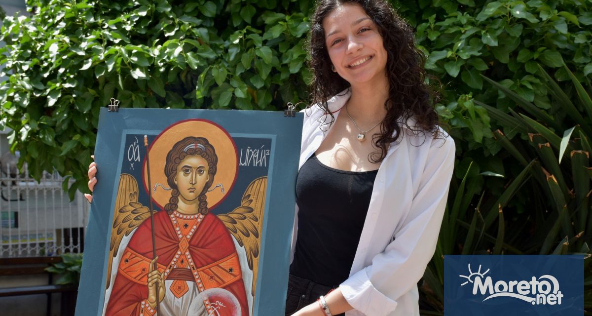 Ученичка от Варна сътвори и дарява хоругва на храм Св