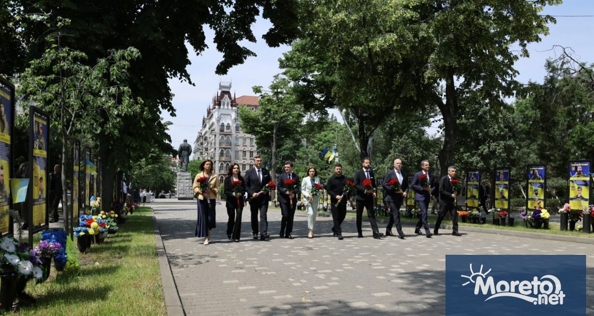 Министър председателят Росен Желязков украинският президент Володимир Зеленски и лидери от