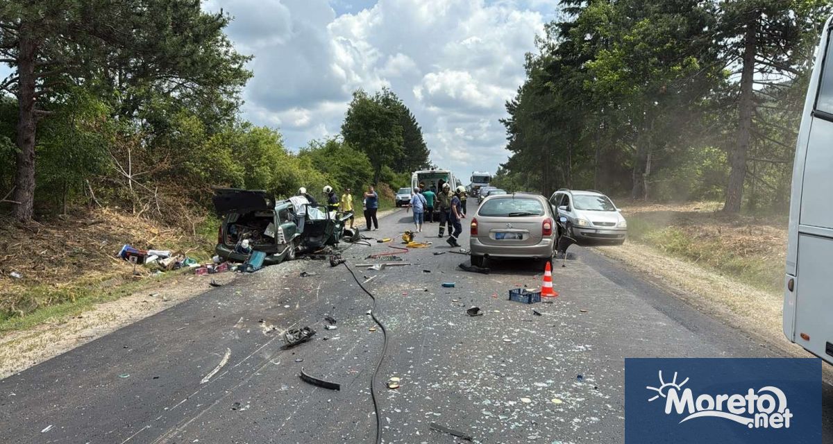 Една жена е загинала а трима души са пострадали при