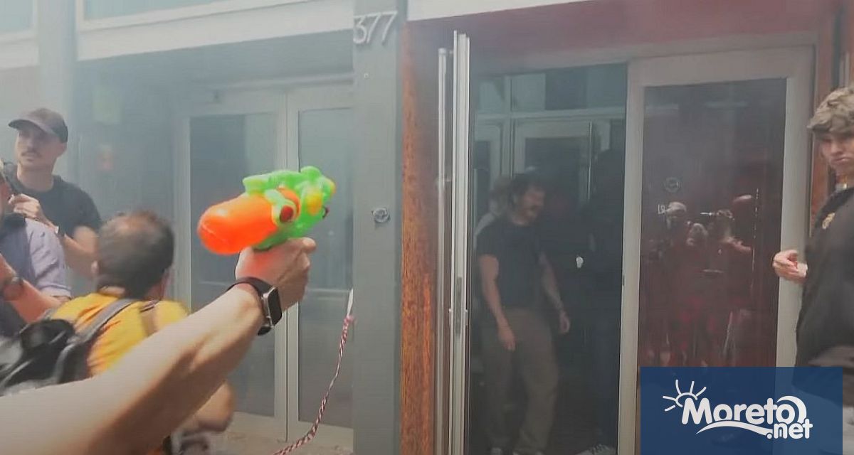 Символични и шумни протести разтърсиха Барселона и Майорка през уикенда