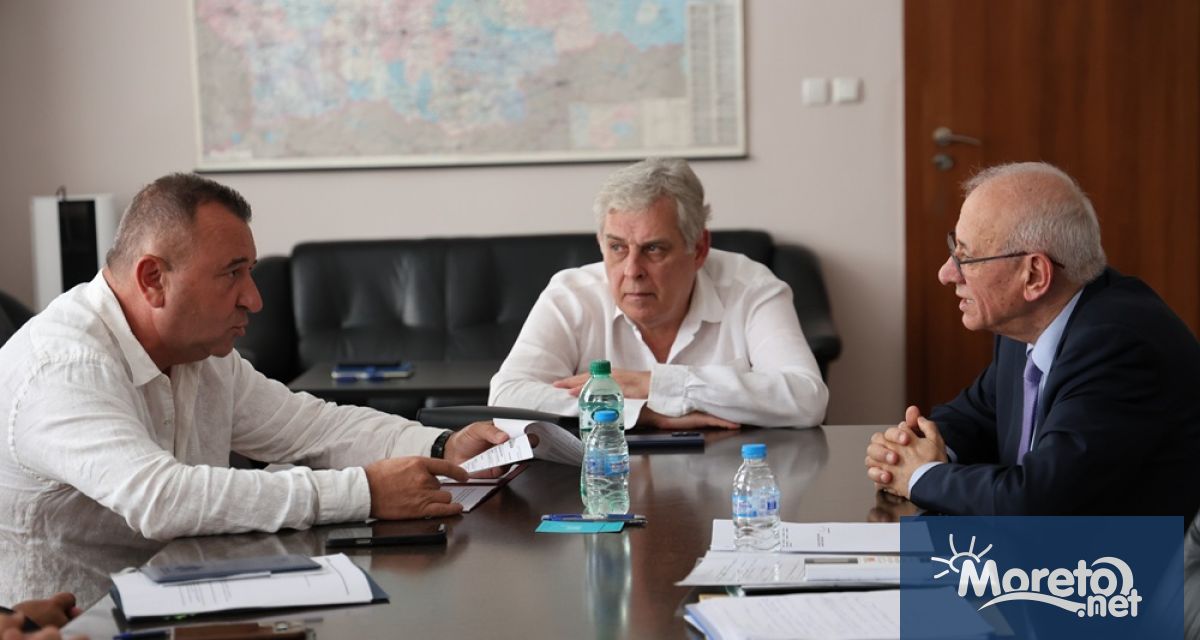 Министърът на здравеопазването доц д р Силви Кирилов дм проведе среща