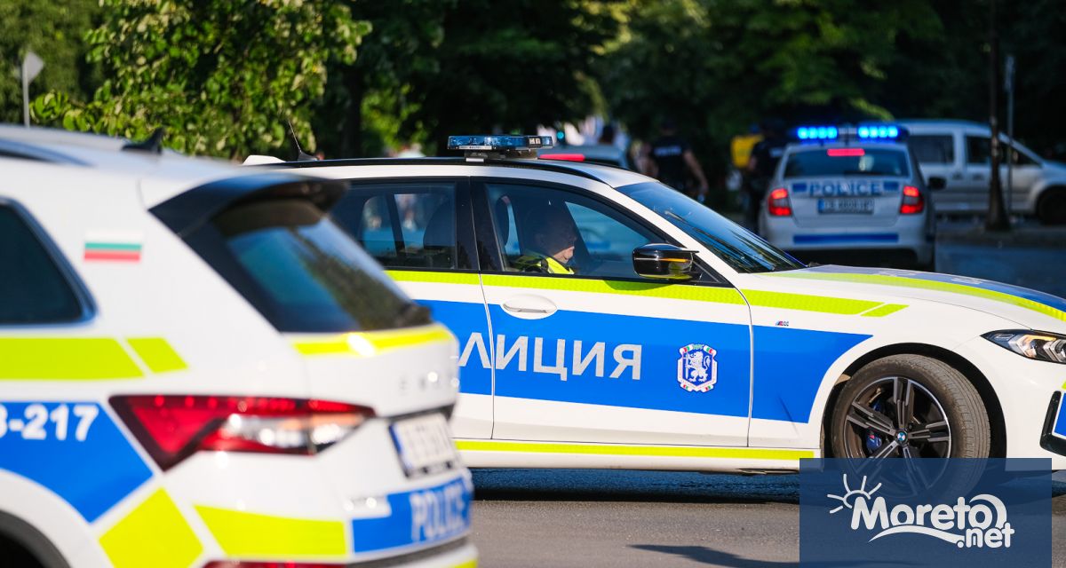 Трима криминално проявени мъже са задържани в столичния квартал Овча