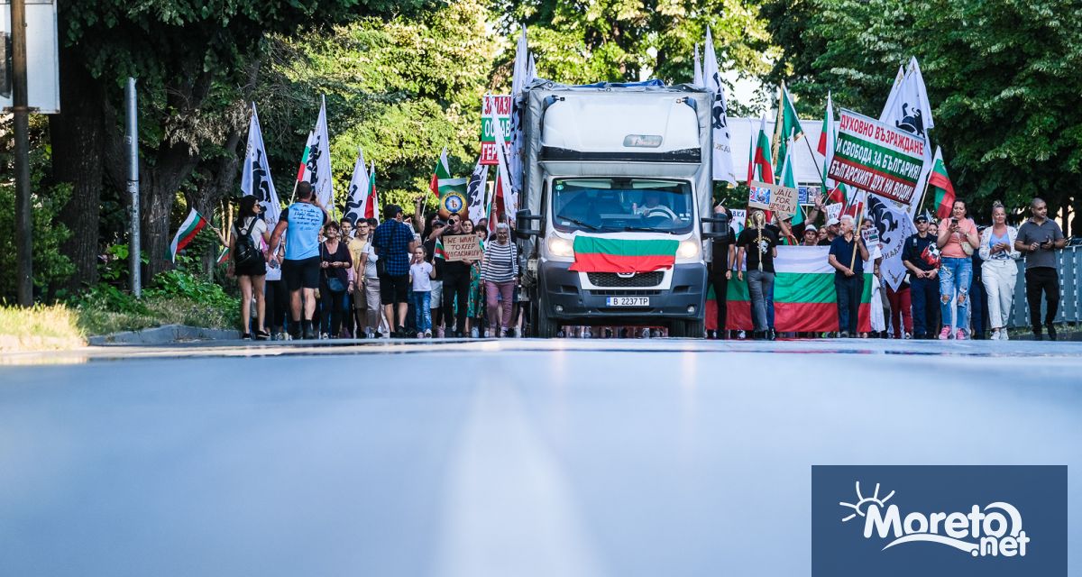 Днес 19 юли 2025 г от 17 30 ч на паркинга