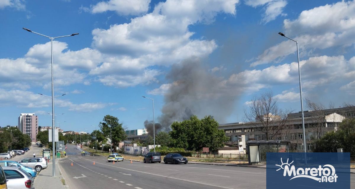 Пожар избухна днес следобед в района на Техническия университет във