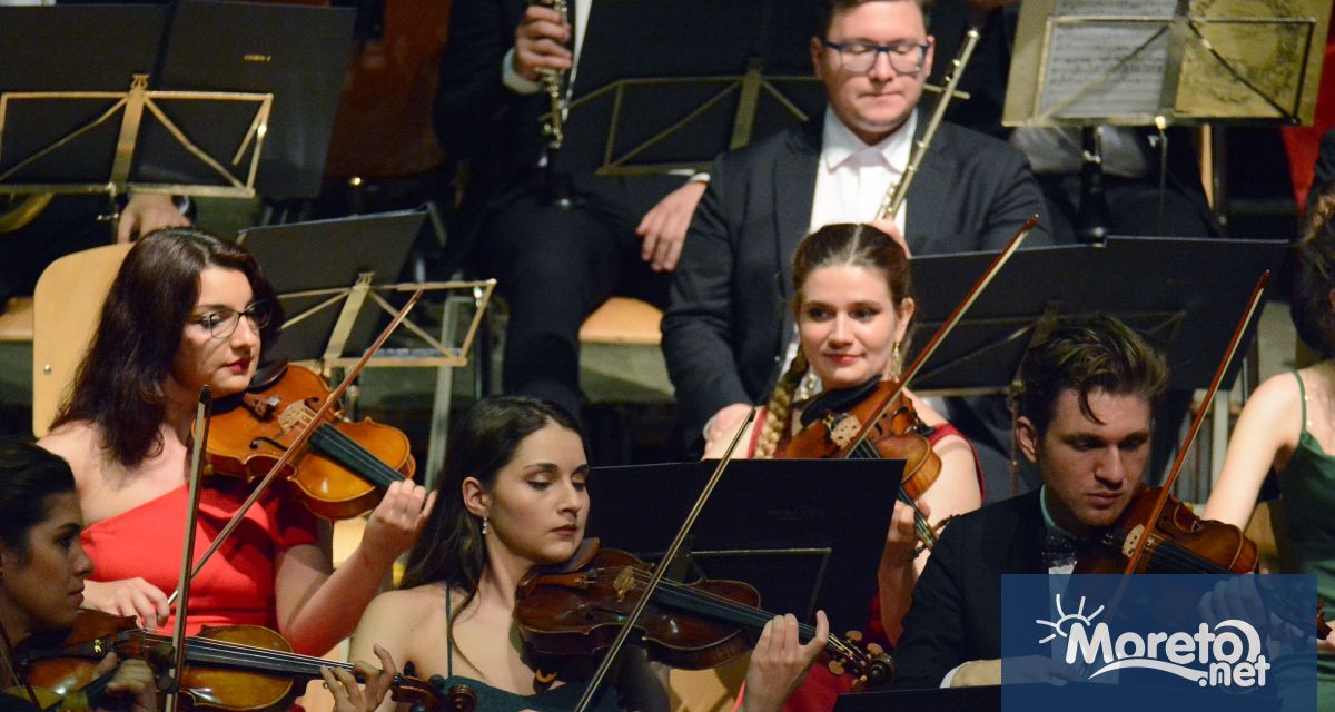 Националният симфоничен оркестър на Румъния под диригентството на световно признатия