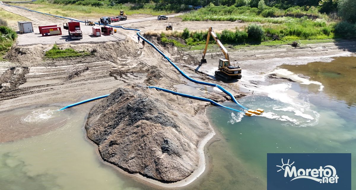 В момента водните нива в резервата са с около метър