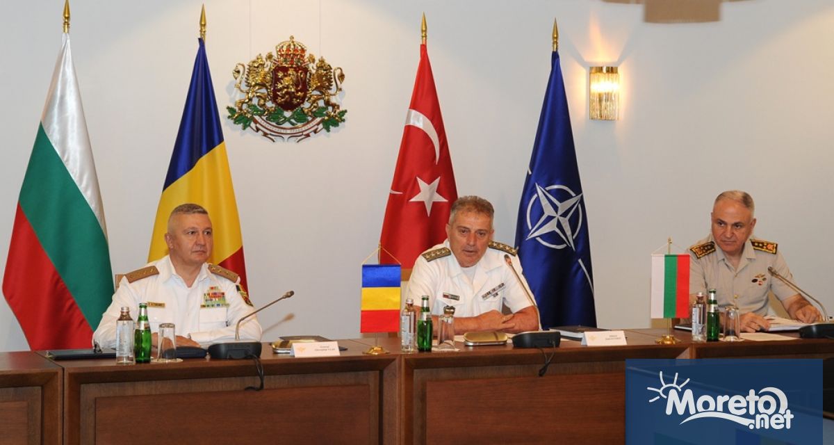 По покана на началника на отбраната адмирал Емил Ефтимов на