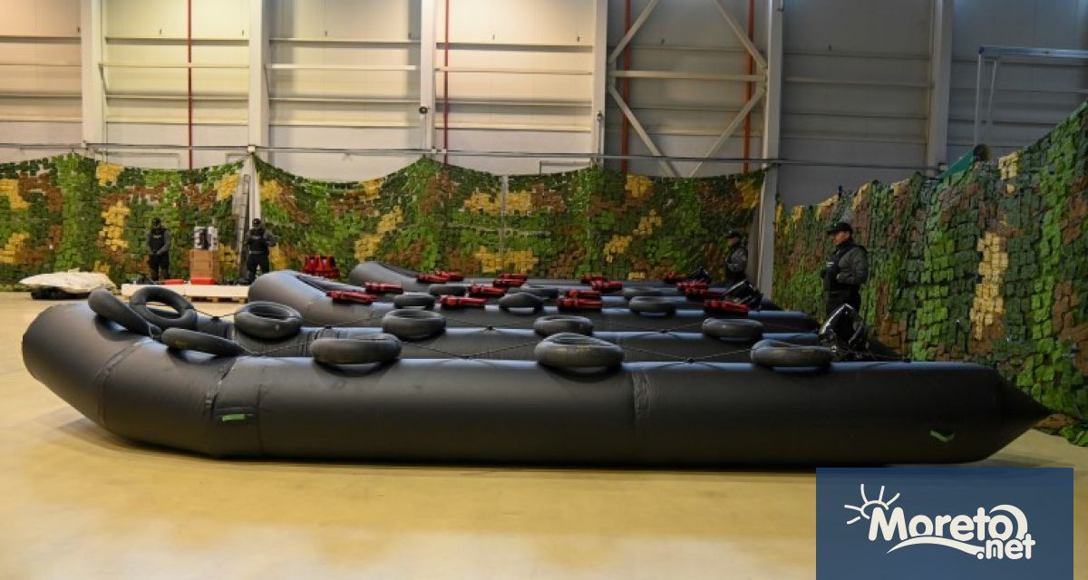 Тринадесет надуваеми лодки с твърд борд задържаха митническите служители на