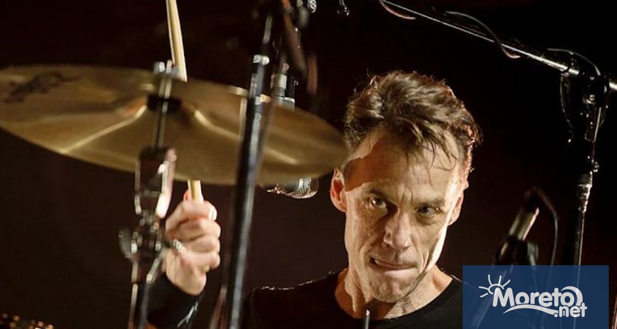 62 годишният Мат Камерън обяви в понеделник че се разделя с