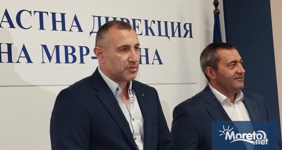 При всяка регулярна полицейска операция за установяване на пълнолетни и