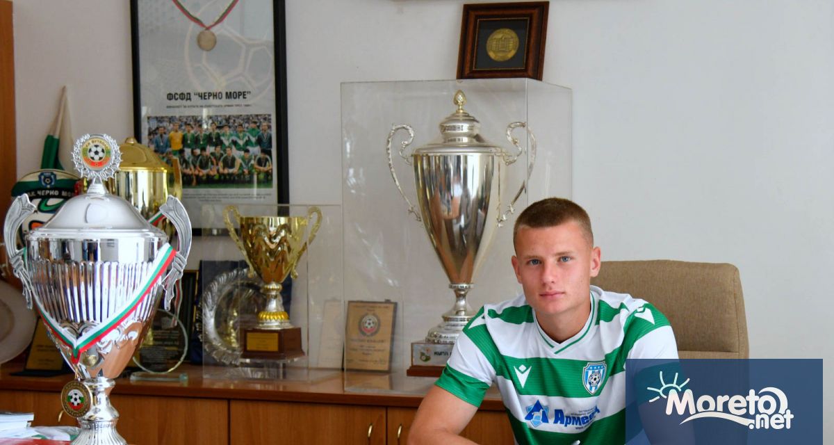 Емануил Няголов е поредният играч от школата на Черно море