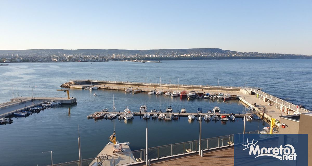 Инспектори на Изпълнителната агенция по рибарство и аквакултури ИАРА –