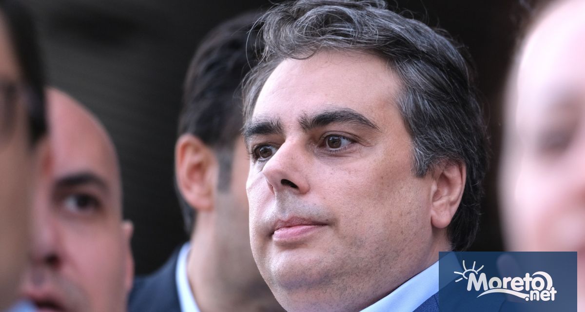 Председателят на Продължаваме промяната Асен Василев обяви на брифинг че