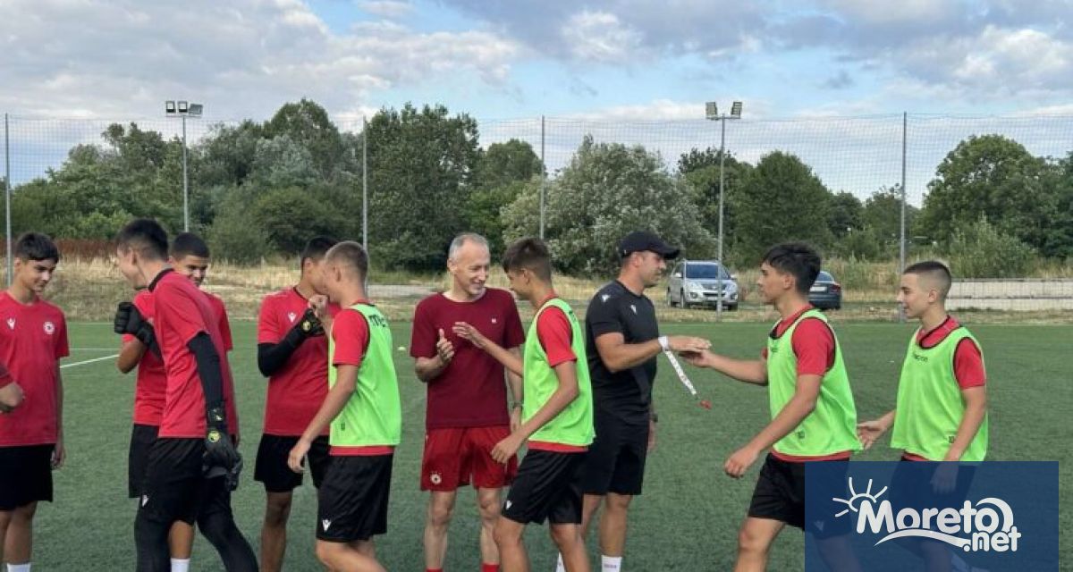 Министърът на образованието и науката Красимир Вълчев се включи в