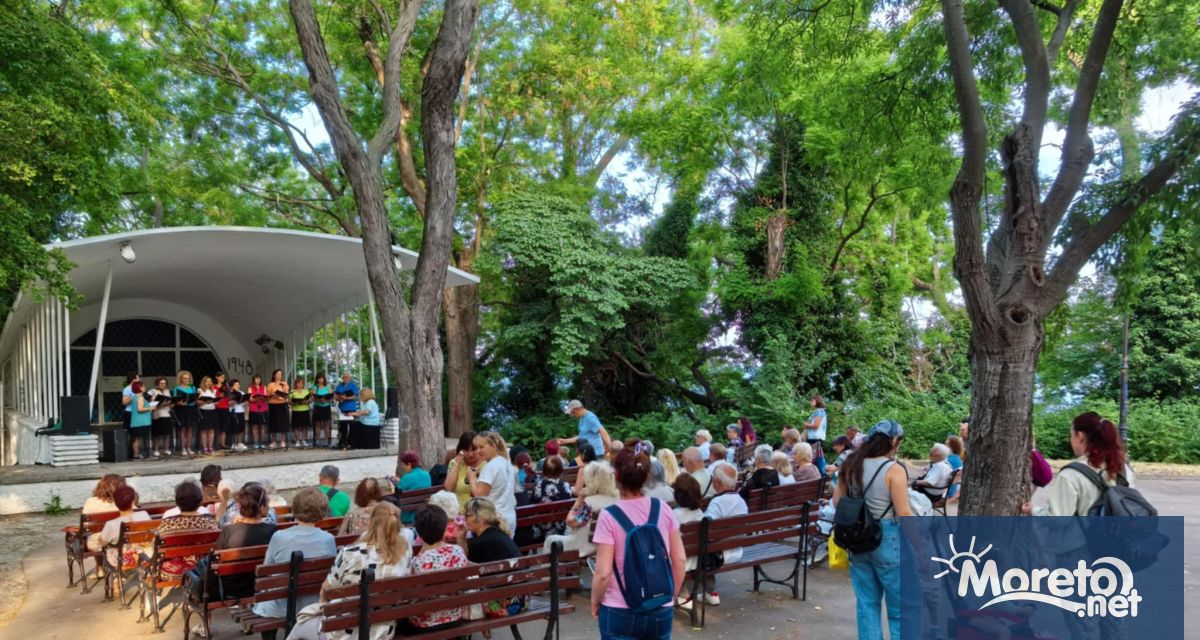 Разнообразна музикална програма и фолклорни танцови изпълнения от български и