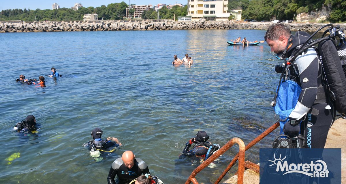 Водолази от Сдружение с нестопанска цел Приятели на морето –