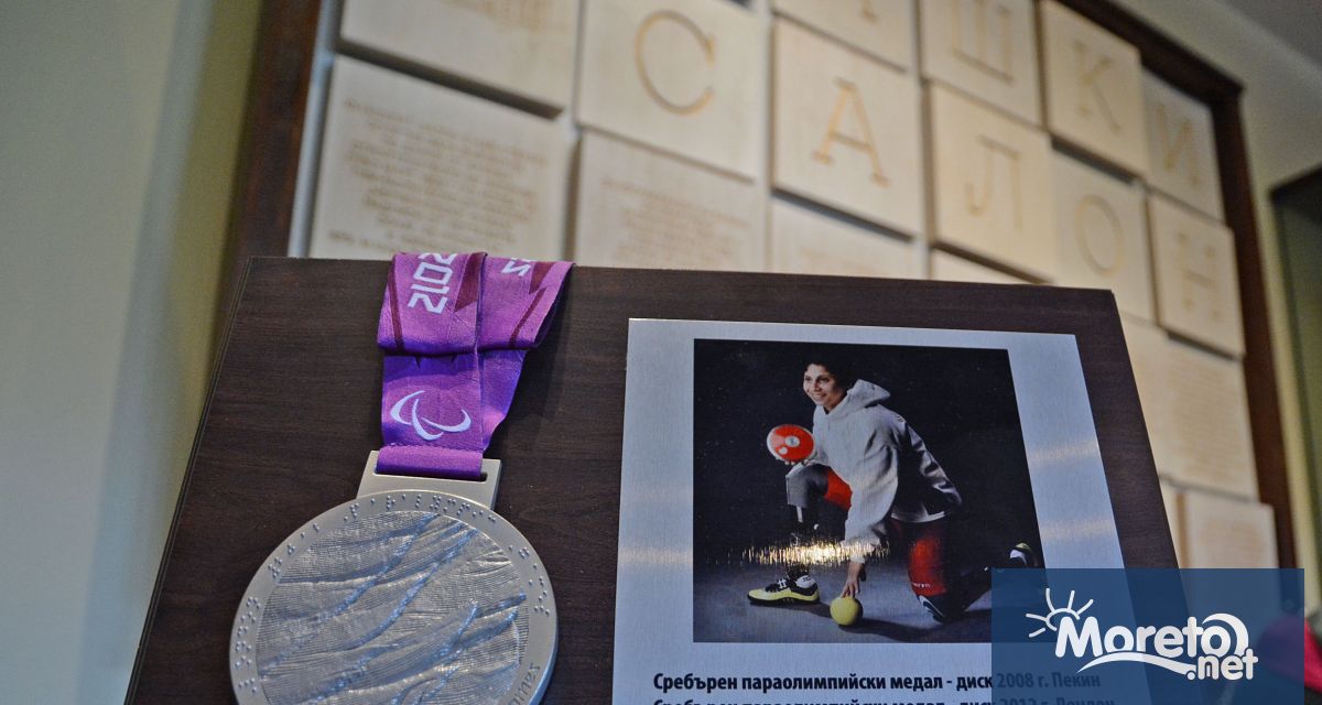 Параолимпийката Стела Енева дари един от най ценните си трофеи –