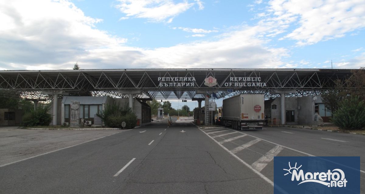 Двама румънски граждани бяха задържани след като направиха опит да