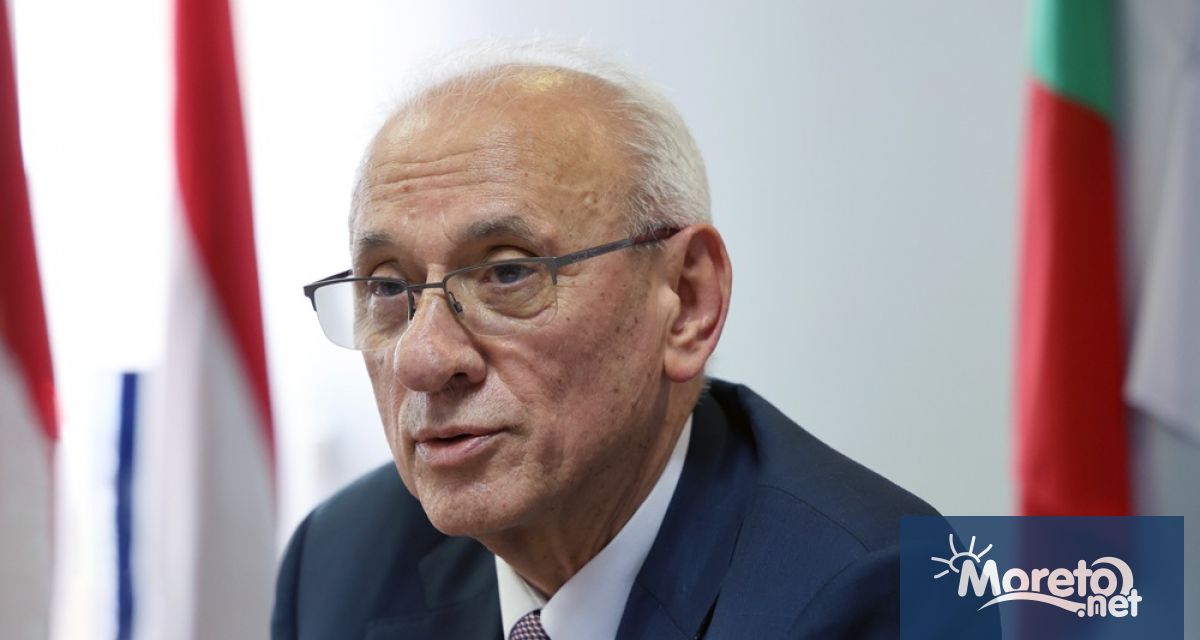 Министърът на здравеопазването доц д р Силви Кирилов приема а болница