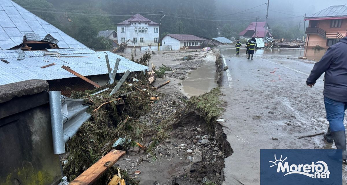 В неделя 27 юли наводнения и бури засегнаха населени места